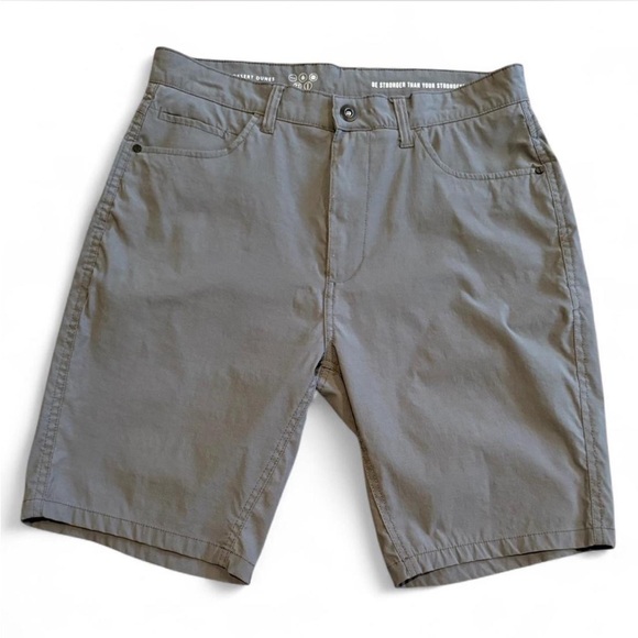desert dunes Other - Men's Gray Performance Shorts. Size 32